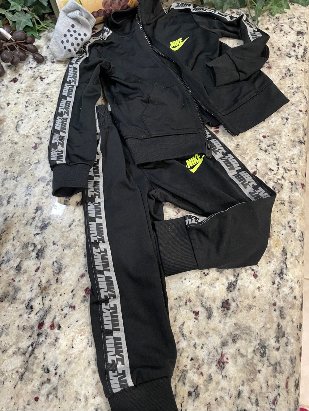 💫 Nike Little Boys Logo Taping Jacket and matching Pants Bundle 2 Piece Set 2T